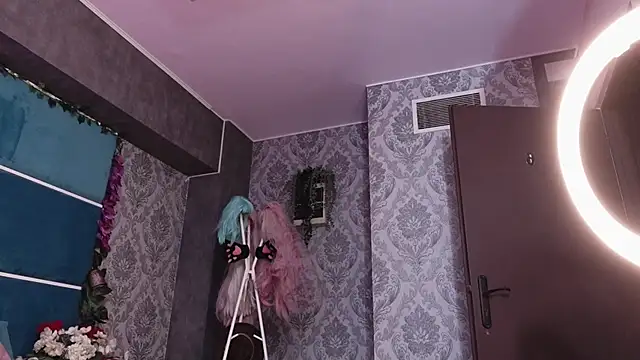 SunnyGlow online show from September 2025 04:38:02 AM