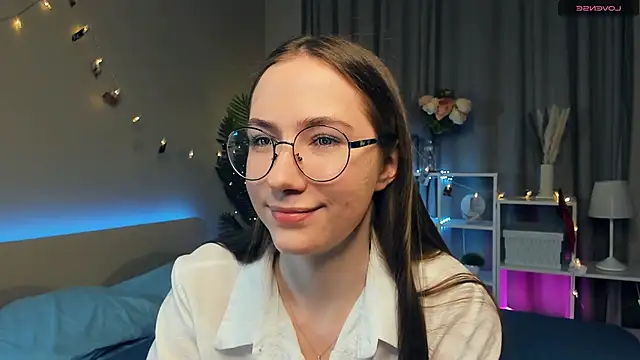 Kira mindnes online show from March 2025 08:42:01 PM