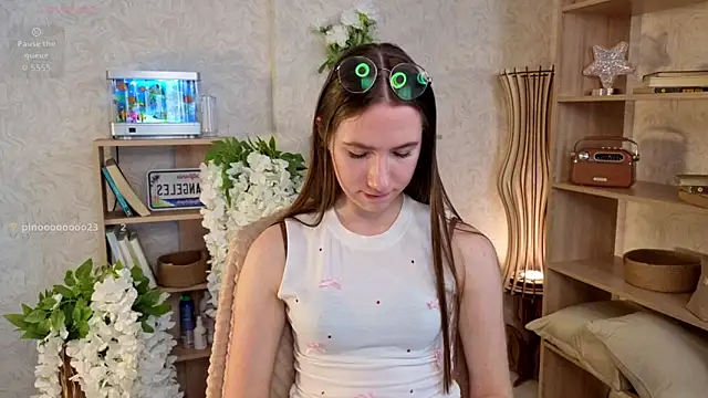 Kira mindnes online show from September 2025 06:15:02 AM