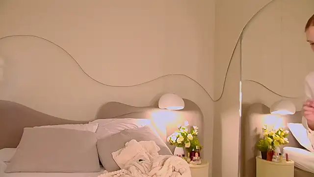 MiraBliss online show from October 2025 10:07:02 PM