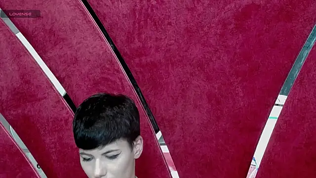 Roxxy Rouge online show from October 2025 04:35:01 PM