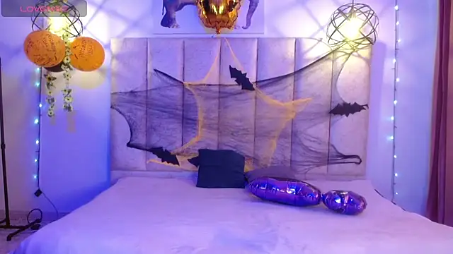 violettsuncs online show from October 2025 05:12:02 PM