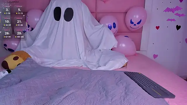 Snapshot of viioletta_18 chatting on October 2025 12:50:01 PM viioletta 18 online show from October 2025 12:50:01 PM