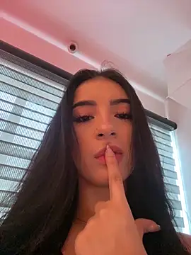 MagieeThomson online show from November 2025 11:32:01 AM