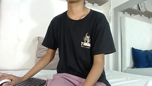 willow smitt online show from October 2025 01:01:02 PM