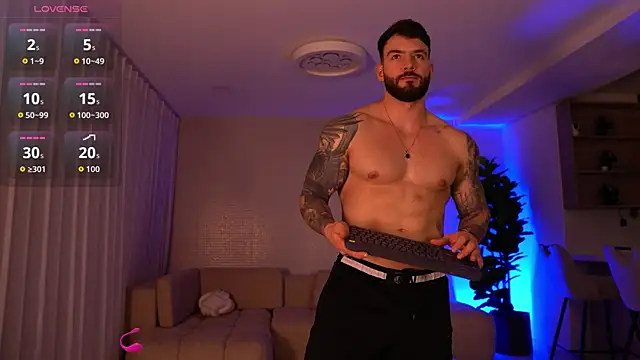 Snapshot of OLIVER_COLT chatting on October 2025 11:26:02 PM OLIVER COLT online show from October 2025 11:26:02 PM