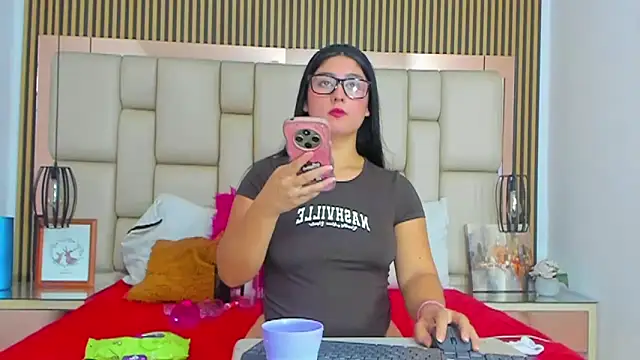 HannaClairer online show from September 2025 03:53:01 AM
