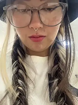 Snapshot of VictoriaGerard_Pink chatting on October 2025 04:41:01 PM VictoriaGerard Pink online show from October 2025 04:41:01 PM