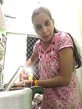 Hotty-Nidhi online show from November 2025 03:55:01 PM