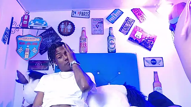 lili roussi online show from October 2025 12:18:01 AM