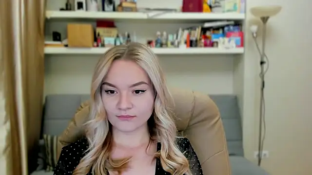 Snapshot of Kara_Smith_ chatting on October 2025 11:18:01 PM Kara Smith online show from October 2025 11:18:01 PM