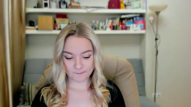 Snapshot of Kara_Smith_ chatting on October 2025 10:42:02 PM Kara Smith online show from October 2025 10:42:02 PM