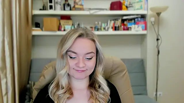 Snapshot of Kara_Smith_ chatting on October 2025 12:11:02 AM Kara Smith online show from October 2025 12:11:02 AM