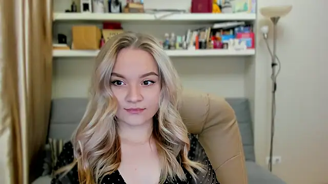 Snapshot of Kara_Smith_ chatting on October 2025 11:06:02 PM Kara Smith online show from October 2025 11:06:02 PM