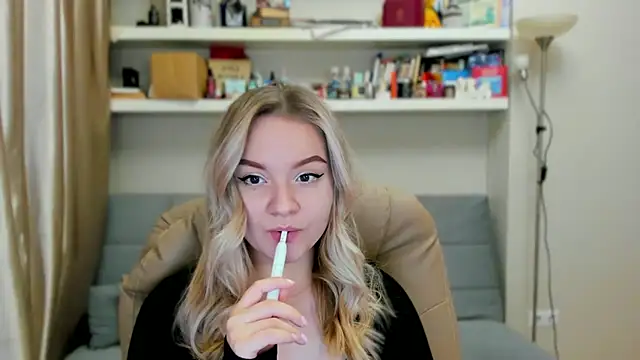 Snapshot of Kara_Smith_ chatting on November 2025 01:26:02 AM Kara Smith online show from November 2025 01:26:02 AM