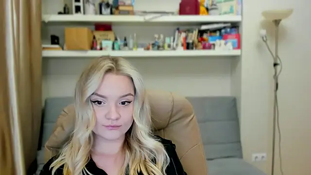 Snapshot of Kara_Smith_ chatting on December 2025 11:02:01 PM Kara Smith online show from December 2025 11:02:01 PM