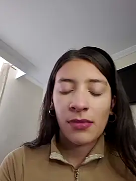 Snapshot of HOLY_DOLL chatting on October 2025 08:39:01 PM HOLY DOLL online show from October 2025 08:39:01 PM