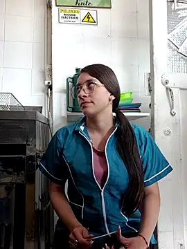 Snapshot of HOLY_DOLL chatting on October 2025 07:36:02 PM HOLY DOLL online show from October 2025 07:36:02 PM