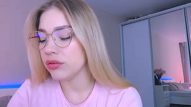 Snapshot of DIANAxxxDIAMOND chatting on October 2025 08:13:01 AM DIANAxxxDIAMOND online show from October 2025 08:13:01 AM