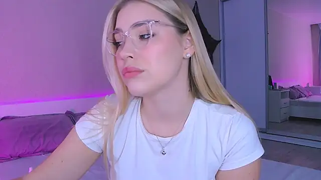 Snapshot of DIANAxxxDIAMOND chatting on October 2025 10:06:01 AM DIANAxxxDIAMOND online show from October 2025 10:06:01 AM