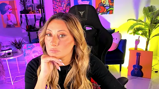 SarahAlluring online show from October 2025 12:28:01 PM