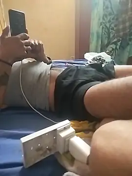 HernnEs25 online show from December 2025 02:32:02 PM