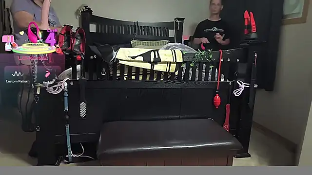 Snapshot of KinkyBratandDaddy chatting on October 2025 02:42:01 AM KinkyBratandDaddy online show from October 2025 02:42:01 AM