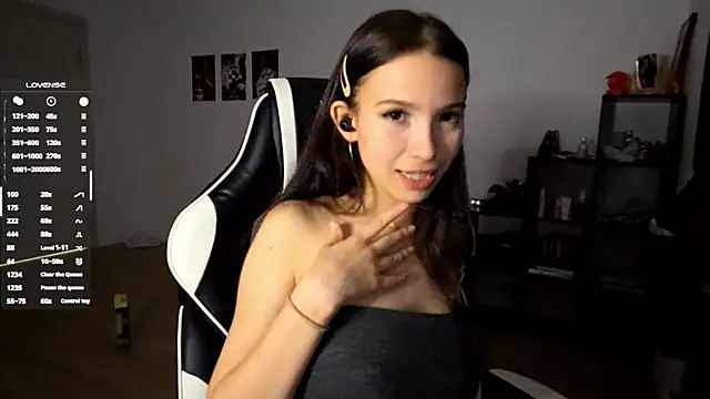 MayAgard online show from November 2025 07:14:01 PM