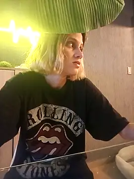 Snapshot of VictoriaLuxe chatting on September 2025 11:48:01 PM VictoriaLuxe online show from September 2025 11:48:01 PM