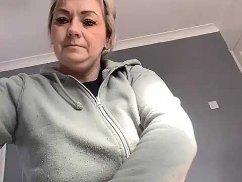 GoldenSquirter online show from March 2025 10:47:01 AM