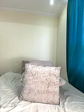 Snapshot of Ivelleee_ chatting on October 2025 10:08:01 PM Ivelleee online show from October 2025 10:08:01 PM