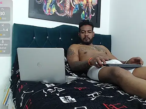 BladeFoxxx1 online show from September 2025 04:56:02 AM