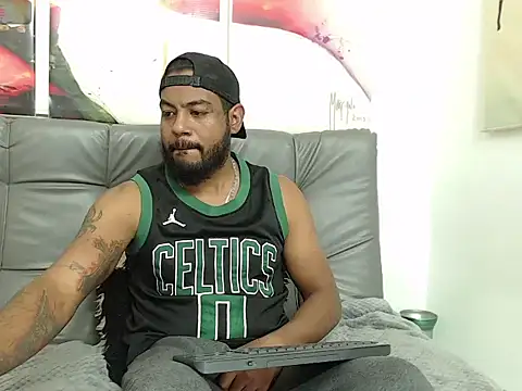 BladeFoxxx1 online show from November 2025 05:25:02 PM