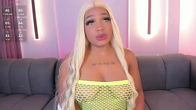 Snapshot of karol_white_ chatting on October 2025 04:12:02 AM karol white  online show from October 2025 04:12:02 AM