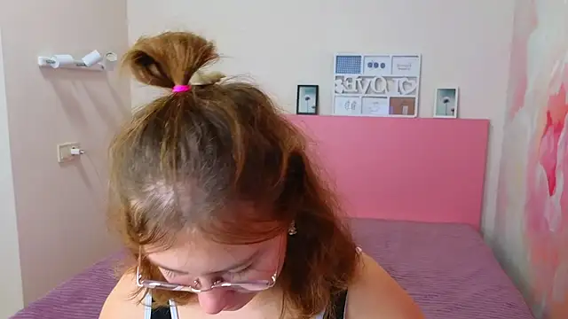 Snapshot of AngelinaLow chatting on October 2025 11:33:02 AM AngelinaLow online show from October 2025 11:33:02 AM