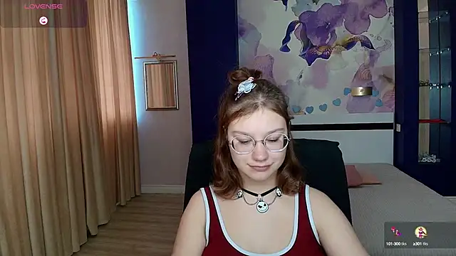 Snapshot of AngelinaLow chatting on October 2025 11:33:02 AM AngelinaLow online show from October 2025 11:33:02 AM