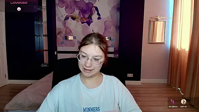 Snapshot of AngelinaLow chatting on October 2025 11:33:02 AM AngelinaLow online show from October 2025 11:33:02 AM