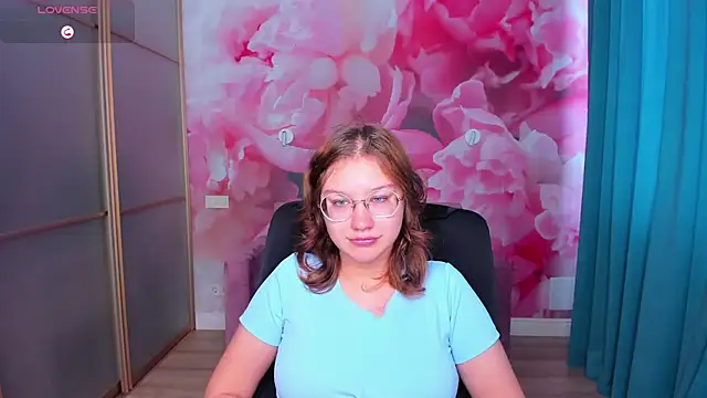 Snapshot of AngelinaLow chatting on October 2025 11:31:02 AM AngelinaLow online show from October 2025 11:31:02 AM