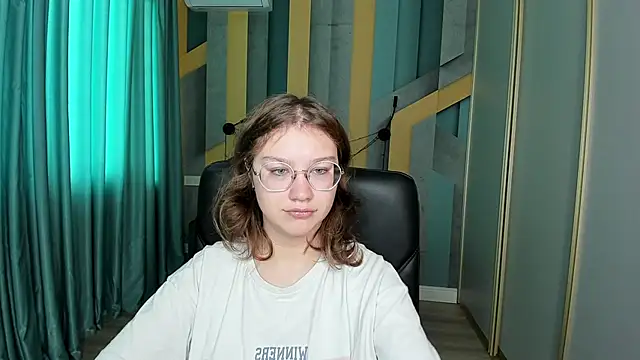 Snapshot of AngelinaLow chatting on October 2025 12:28:01 PM AngelinaLow online show from October 2025 12:28:01 PM