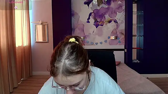 Snapshot of AngelinaLow chatting on October 2025 12:28:02 PM AngelinaLow online show from October 2025 12:28:02 PM