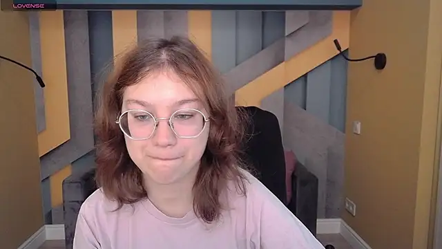 Snapshot of AngelinaLow chatting on November 2025 06:27:01 AM AngelinaLow online show from November 2025 06:27:01 AM