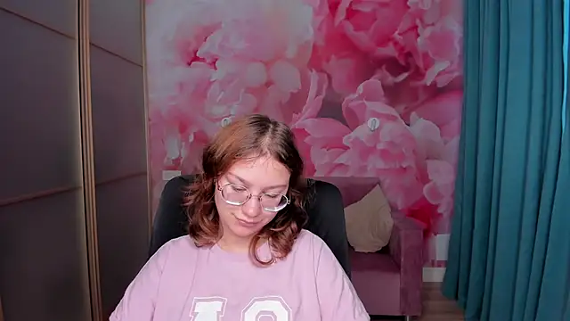 Snapshot of AngelinaLow chatting on November 2025 12:26:01 PM AngelinaLow online show from November 2025 12:26:01 PM