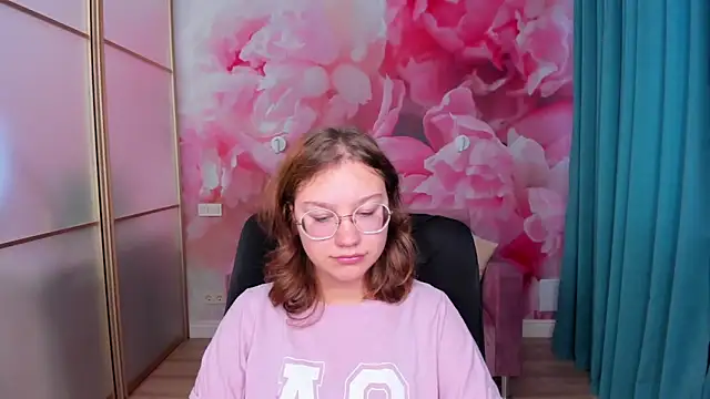 Snapshot of AngelinaLow chatting on November 2025 12:28:01 PM AngelinaLow online show from November 2025 12:28:01 PM