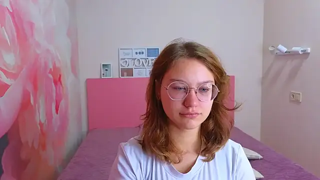 Snapshot of AngelinaLow chatting on November 2025 12:27:01 PM AngelinaLow online show from November 2025 12:27:01 PM