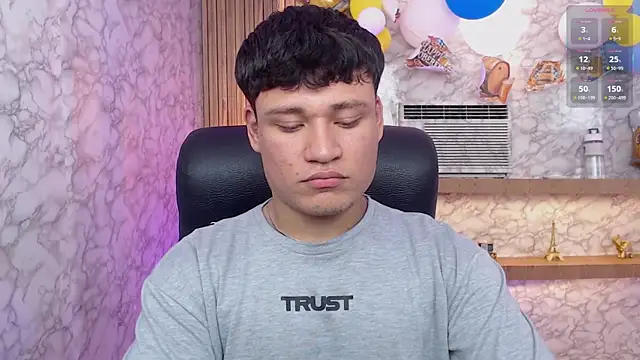 AndrewPeach  online show from October 2025 08:48:01 PM