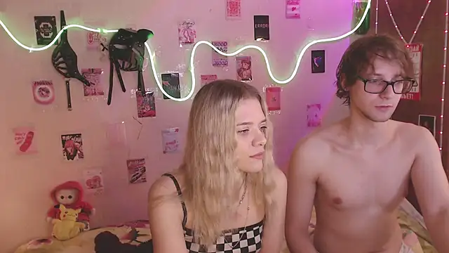 Snapshot of Your_Horny_Friends chatting on October 2025 01:25:02 PM Your Horny Friends online show from October 2025 01:25:02 PM