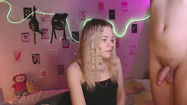 Snapshot of Your_Horny_Friends chatting on October 2025 11:44:02 AM Your Horny Friends online show from October 2025 11:44:02 AM