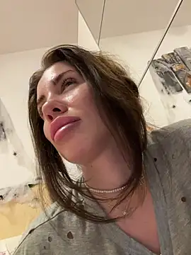 Snapshot of CelineReys chatting on October 2025 09:06:02 AM CelineReys online show from October 2025 09:06:02 AM