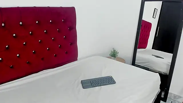 Mia Collivens online show from October 2025 11:53:02 AM