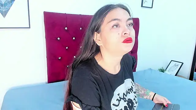 Mia Collivens online show from October 2025 11:21:02 AM